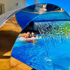 Pintoresca Habitacion, Piscina Climatizado Y Sauna Séjour chez l'habitant